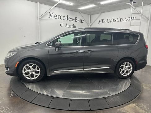 Used 2018 Chrysler Pacifica Touring-L Plus w/ Advanced Safetytec Group FWD image 4
