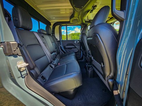 New 2026 Jeep Gladiator Sport AWD/4WD image 32
