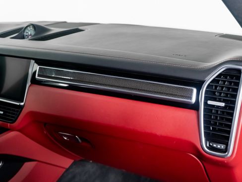 Used 2022 Porsche Cayenne Turbo image 54