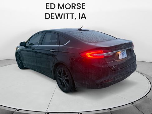 Used 2017 Ford Fusion SE w/ Fusion SE Technology Package image 3