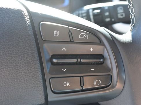 Used 2024 Hyundai Venue Limited image 19