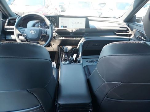Used 2025 Toyota Crown Signia image 10