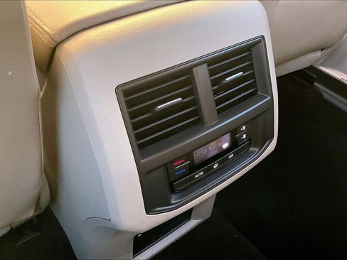 Used 2022 Volkswagen Atlas SE image 35