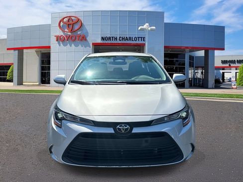 Used 2025 Toyota Corolla LE FWD image 3
