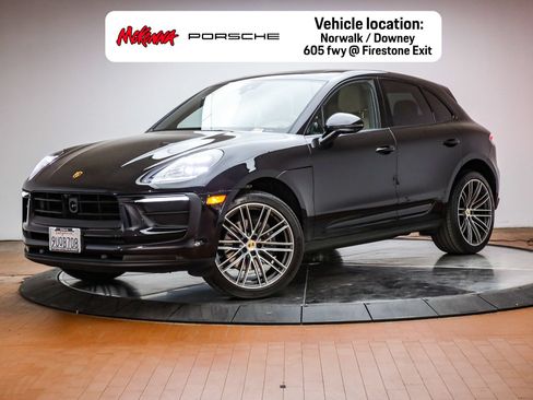 Certified 2025 Porsche Macan AWD/4WD image 1