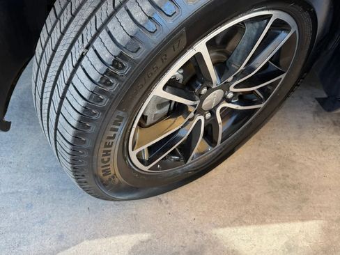 Used 2017 Dodge Grand Caravan SE FWD image 15