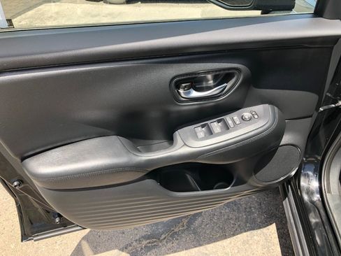 Used 2025 Honda HR-V LX image 14
