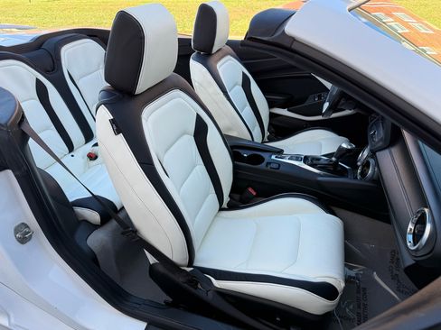 Used 2020 Chevrolet Camaro LT image 5