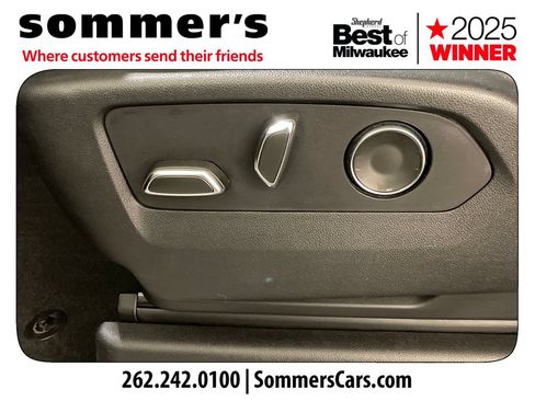 Used 2021 GMC Yukon XL Denali w/ Denali Premium Package AWD/4WD image 10