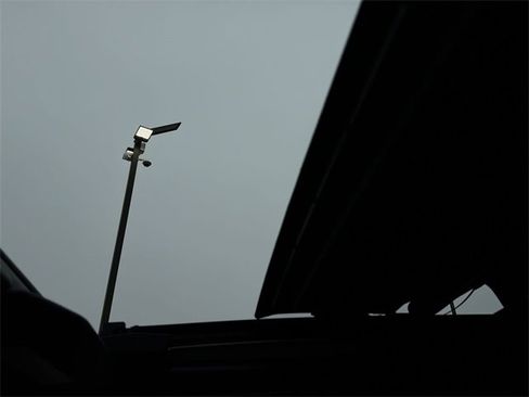 Used 2023 Jeep Wrangler Willys image 12