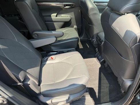 Used 2022 Toyota Highlander Platinum AWD/4WD image 25