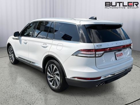 Used 2026 Lincoln Aviator AWD image 4
