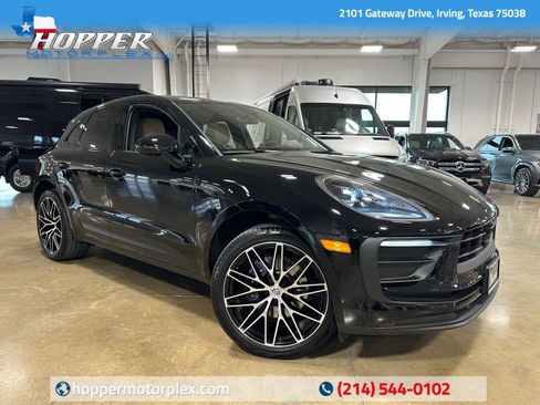 Used 2025 Porsche Macan image 1