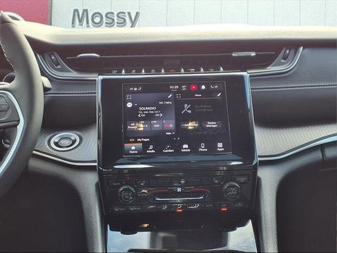 Used 2024 Jeep Grand Cherokee L Altitude image 17