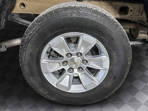 Used 2025 Chevrolet Silverado 1500 LT image 36