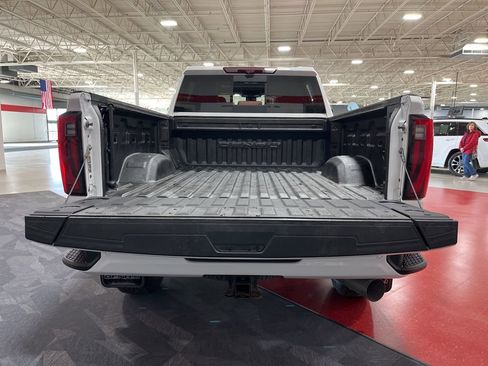 Used 2024 GMC Sierra 3500 Denali Ultimate AWD/4WD image 13