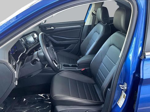 Used 2024 Volkswagen Jetta SE w/ Panoramic Sunroof Package FWD image 9