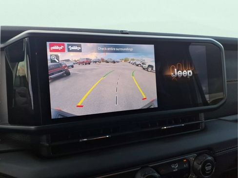 Used 2024 Jeep Gladiator Mojave w/ Technology Group AWD/4WD image 30