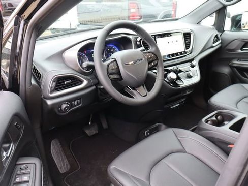 New 2026 Chrysler Pacifica Select FWD image 13