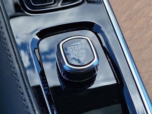 Used 2025 Volvo XC90 T8 Plus image 25