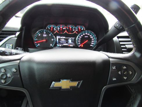 Used 2017 Chevrolet Suburban LT image 27