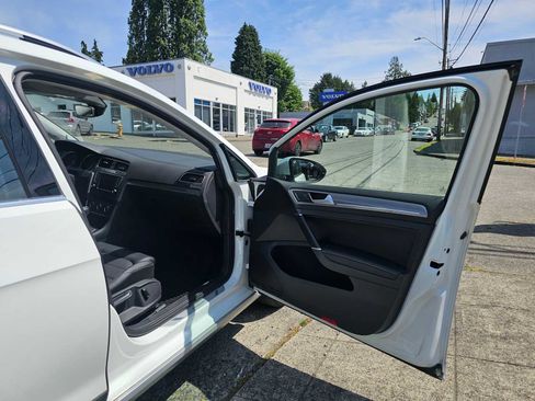 Used 2017 Volkswagen Golf Alltrack SEL AWD/4WD image 10