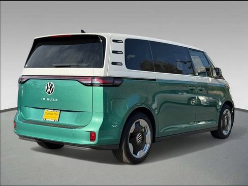 New 2025 Volkswagen ID. Buzz Pro S Plus image 4
