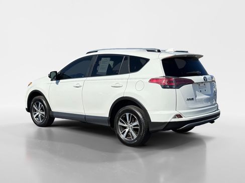 Used 2018 Toyota RAV4 XLE image 4