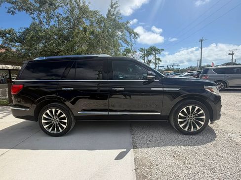 Used 2018 Lincoln Navigator Select RWD image 3