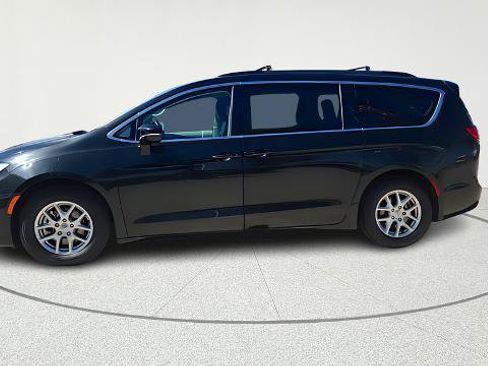 Used 2022 Chrysler Pacifica Touring-L FWD image 5
