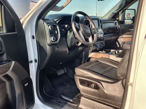 Used 2020 GMC Sierra 2500 Denali w/ Technology Package AWD/4WD image 3
