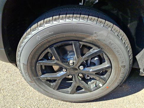 New 2026 Jeep Grand Cherokee Altitude AWD/4WD image 4