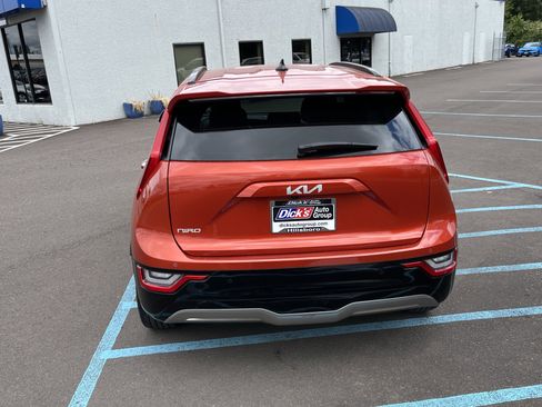 Used 2023 Kia Niro Wave w/ Wave Preserve Package FWD image 4
