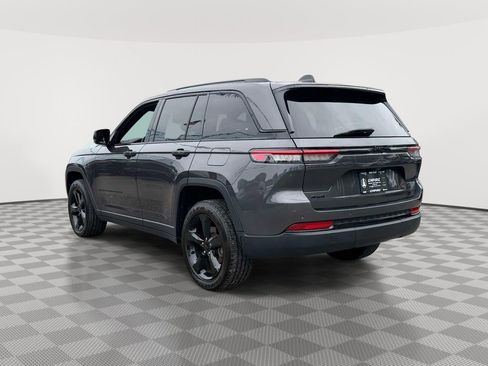 Used 2023 Jeep Grand Cherokee Altitude AWD/4WD image 7