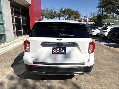 Used 2022 Ford Explorer XLT w/ Equipment Group 202A image 5