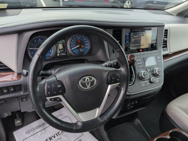 Used 2017 Toyota Sienna Limited AWD/4WD image 13