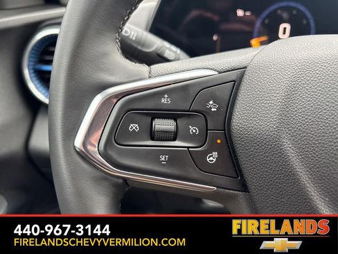 Used 2025 Chevrolet Trax LT w/ LT Convenience Package image 5
