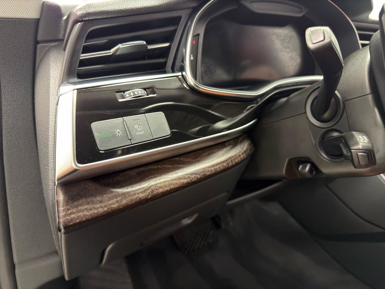 Used 2020 Audi Q8 Premium Plus AWD/4WD image 16