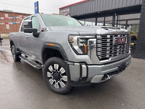Used 2025 GMC Sierra 3500 Denali image 3