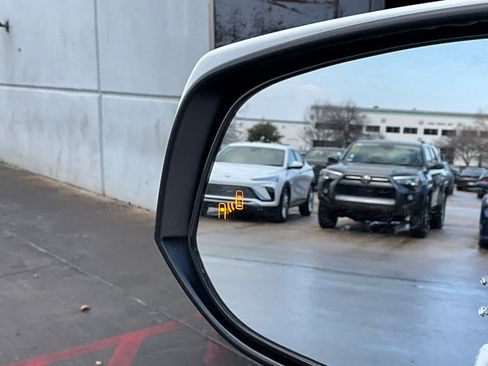 Used 2025 Toyota RAV4 XLE image 21