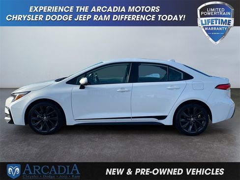 Used 2023 Toyota Corolla SE image 2