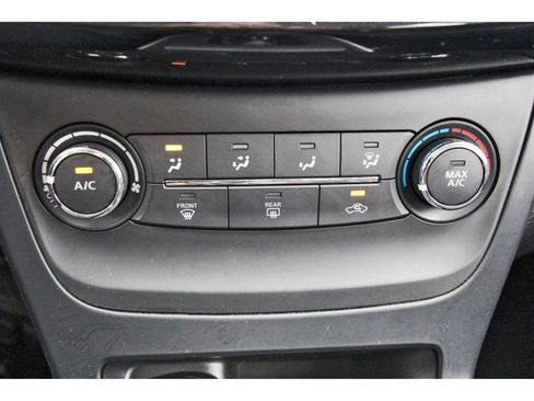 Used 2016 Nissan Sentra SV FWD image 26