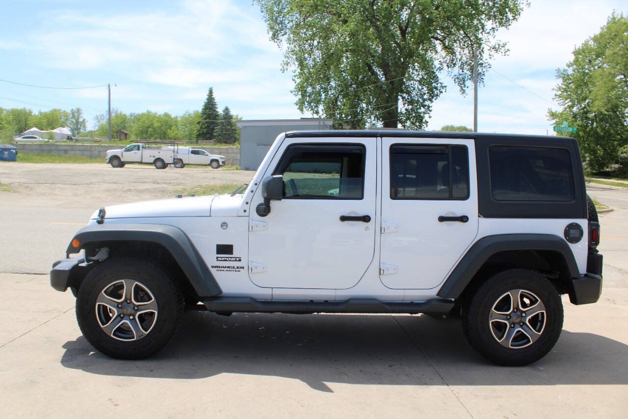 Used 2017 Jeep Wrangler Unlimited Sport w/ Quick Order Package 23S AWD/4WD image 5