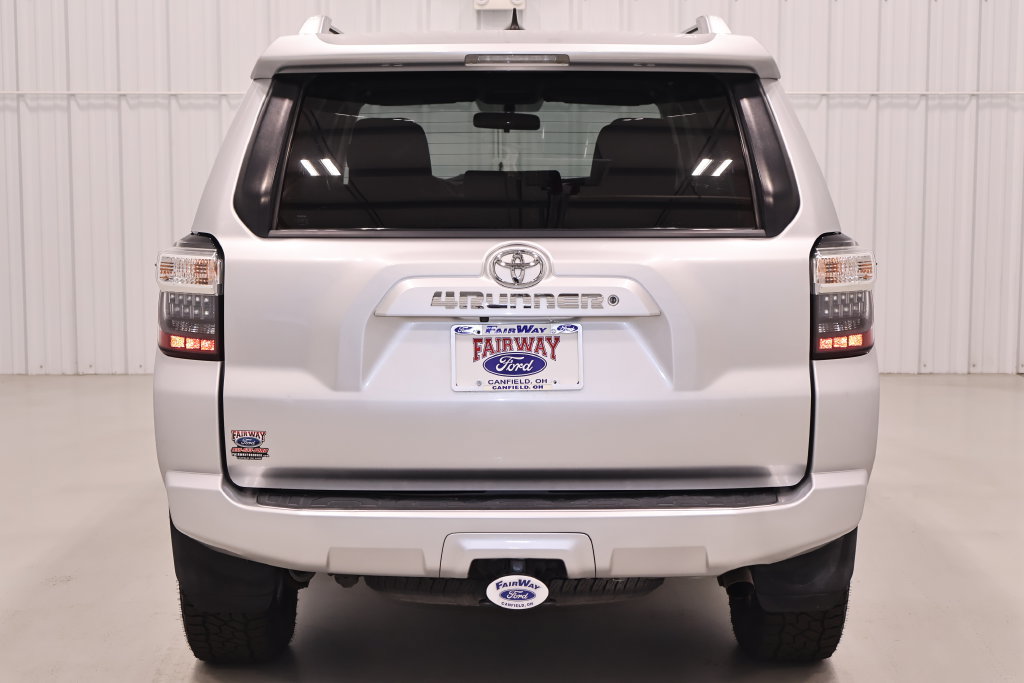 Used 2016 Toyota 4Runner SR5 AWD/4WD image 8