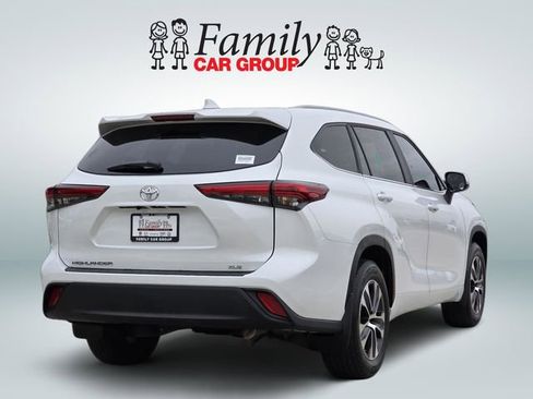 Used 2023 Toyota Highlander XLE FWD image 4