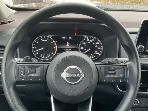 Used 2022 Nissan Rogue SV image 14