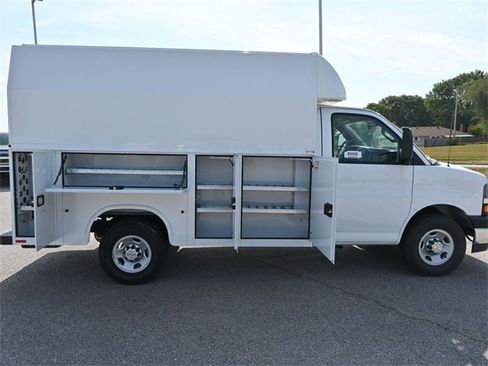 New 2025 Chevrolet Express 3500 w/ Power Convenience Package image 5
