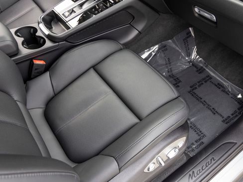 Certified 2026 Porsche Macan AWD/4WD image 63