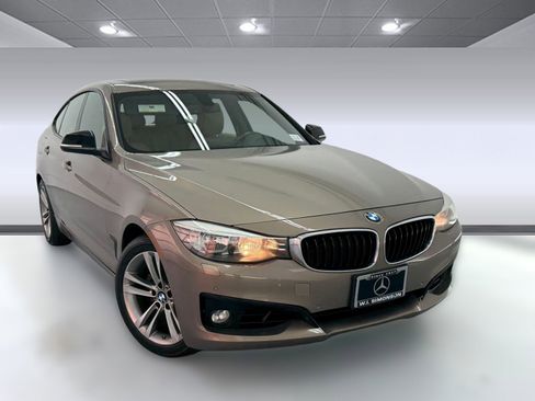 Used 2015 BMW 328i Gran Turismo xDrive image 6
