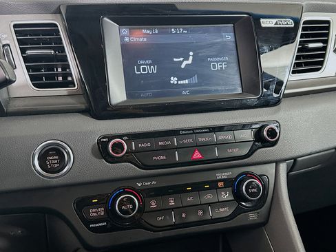 Used 2018 Kia Niro LX FWD image 23